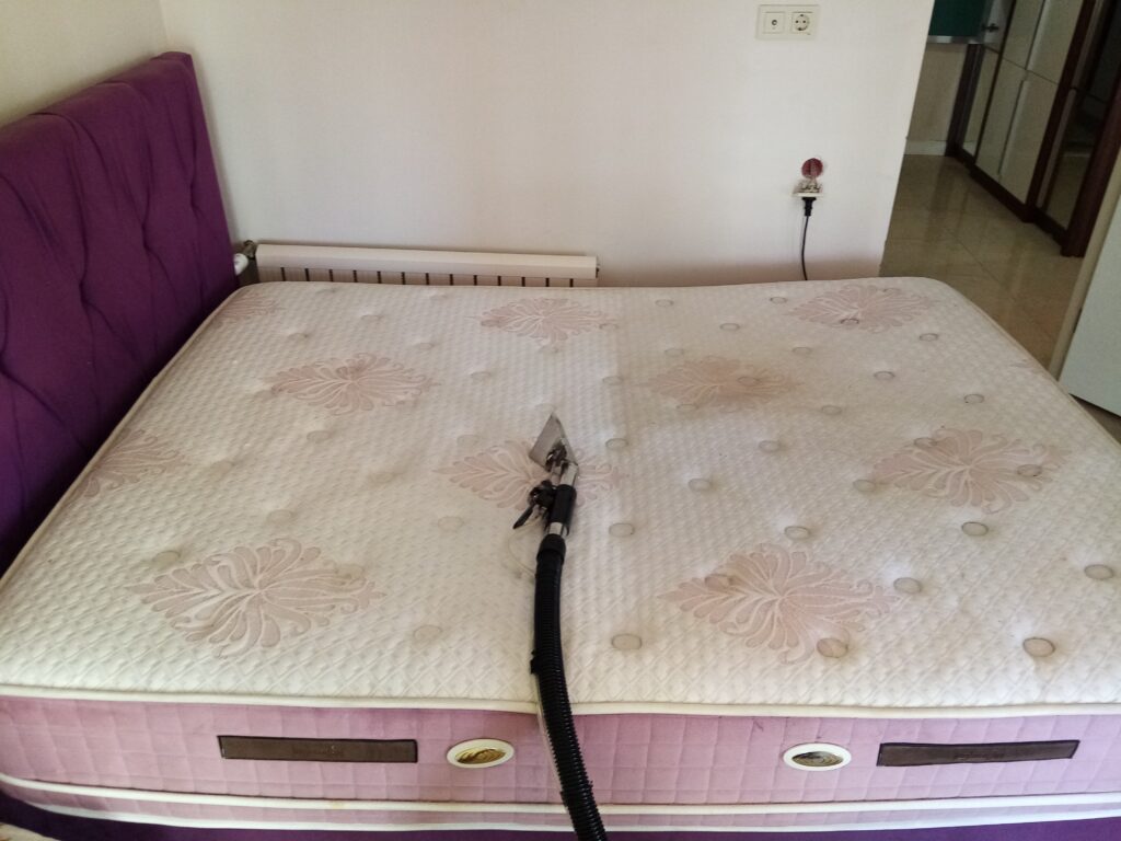 Mersin'de yatak yıkama ve temizliği hizmeti. Profesyonel ekipmanlarla yataklarınız derinlemesine temizlenir, lekelerden ve bakterilerden arındırılır