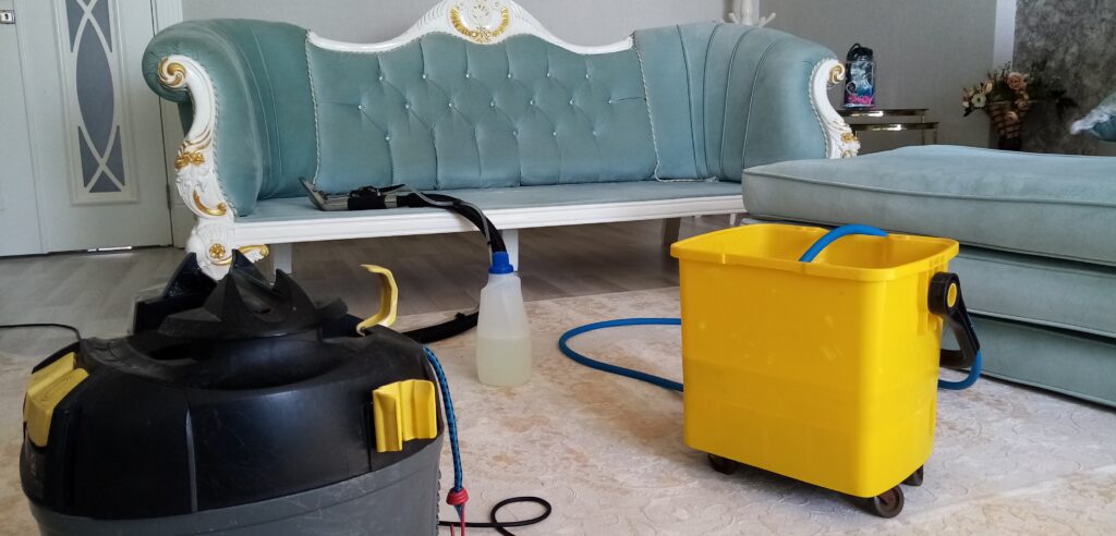 Mersin'de yıkama hizmetleri sunan Haydi Temizlik'in koltuk, yatak, sandalye ve araç koltuğu temizliği hizmetlerini gösteren bir görsel.